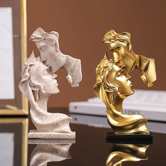 Mini Resin Lovers Statue – Kissing Posture Home Decor Ornament