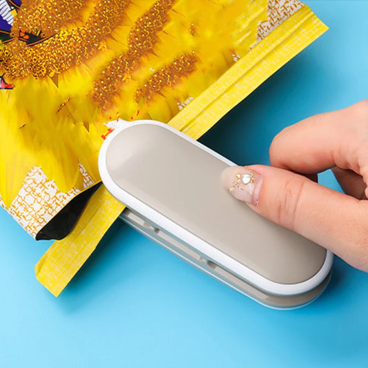 Portable Handheld Heat Sealing Machine – Food & Snack Preservation Tool