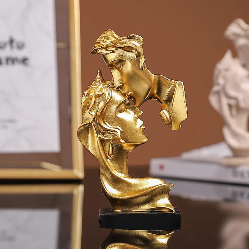 Mini Resin Lovers Statue – Kissing Posture Home Decor Ornament