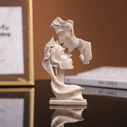 Mini Resin Lovers Statue – Kissing Posture Home Decor Ornament